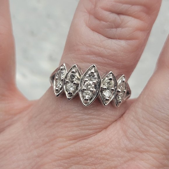 14K White Gold Diamond Ring - Picture 8 of 10